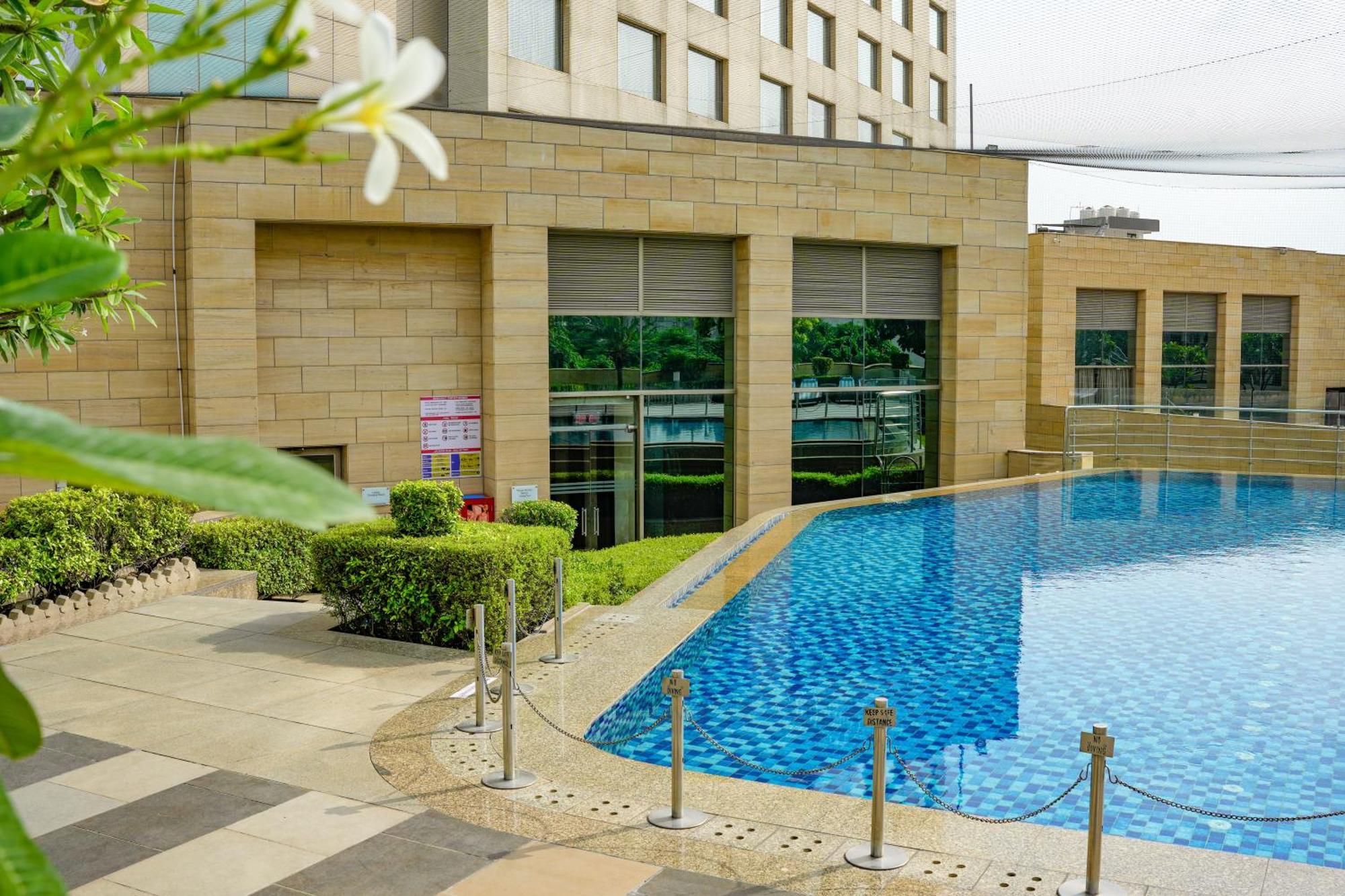 Courtyard By Marriott Gurugram Downtown होटल