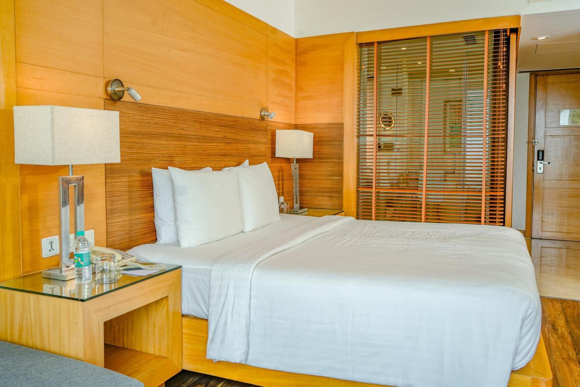 Courtyard By Marriott Gurugram Downtown होटल 5*