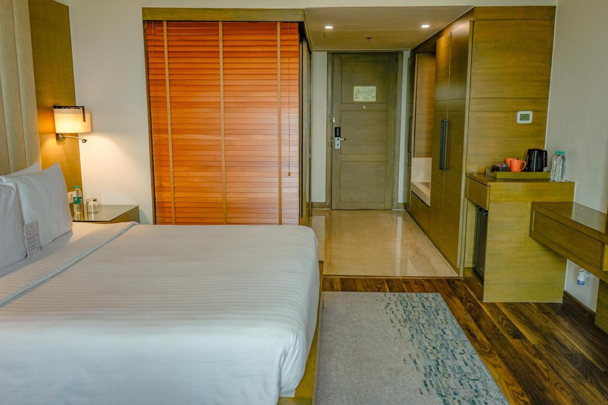 Courtyard By Marriott Gurugram Downtown होटल 5*