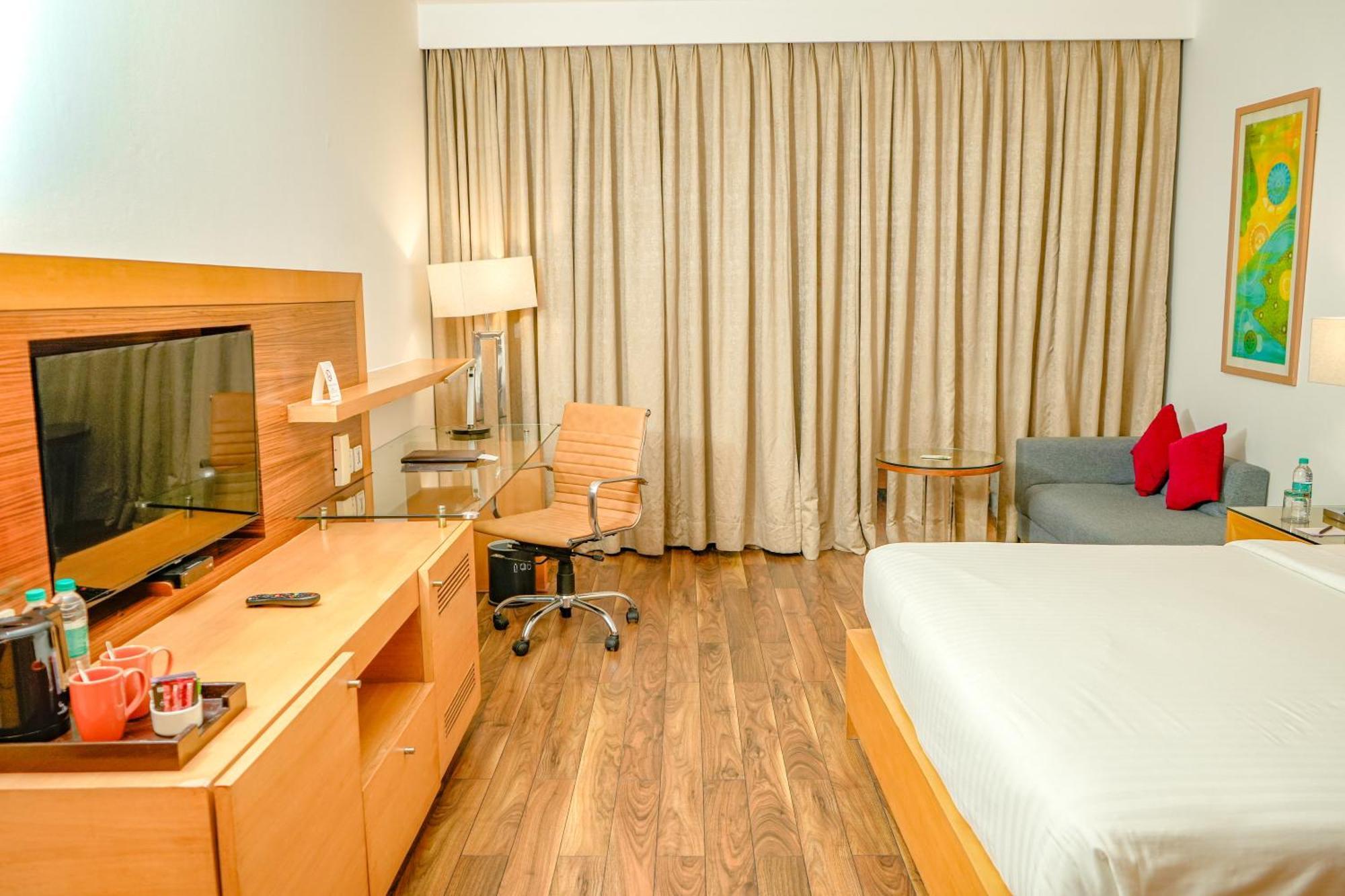 Courtyard By Marriott Gurugram Downtown होटल