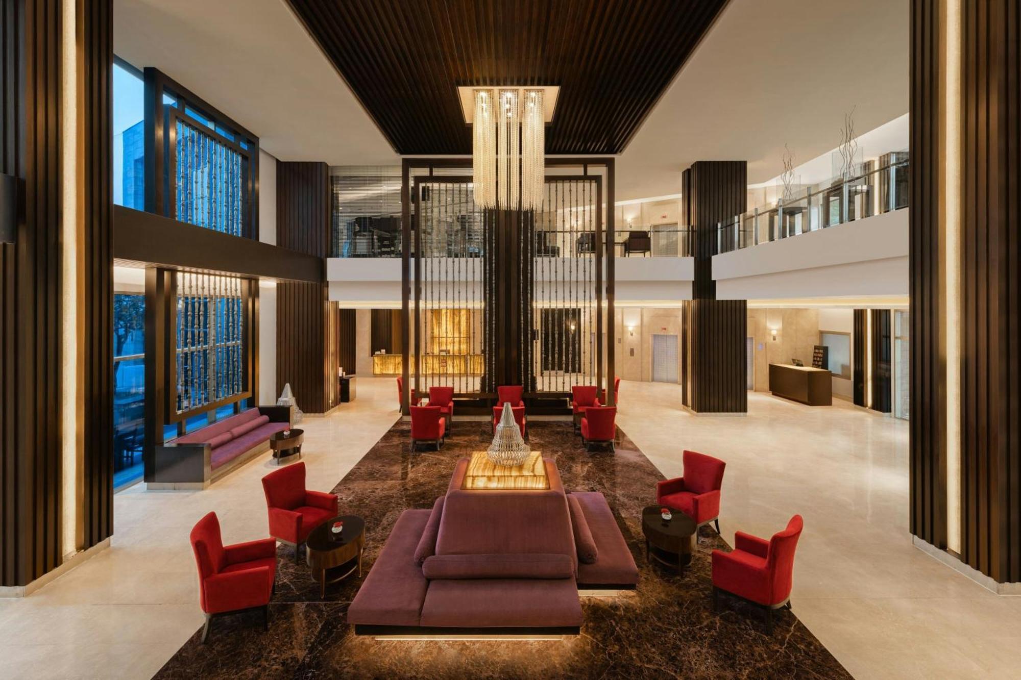 होटल Courtyard By Marriott Gurugram Downtown 5*