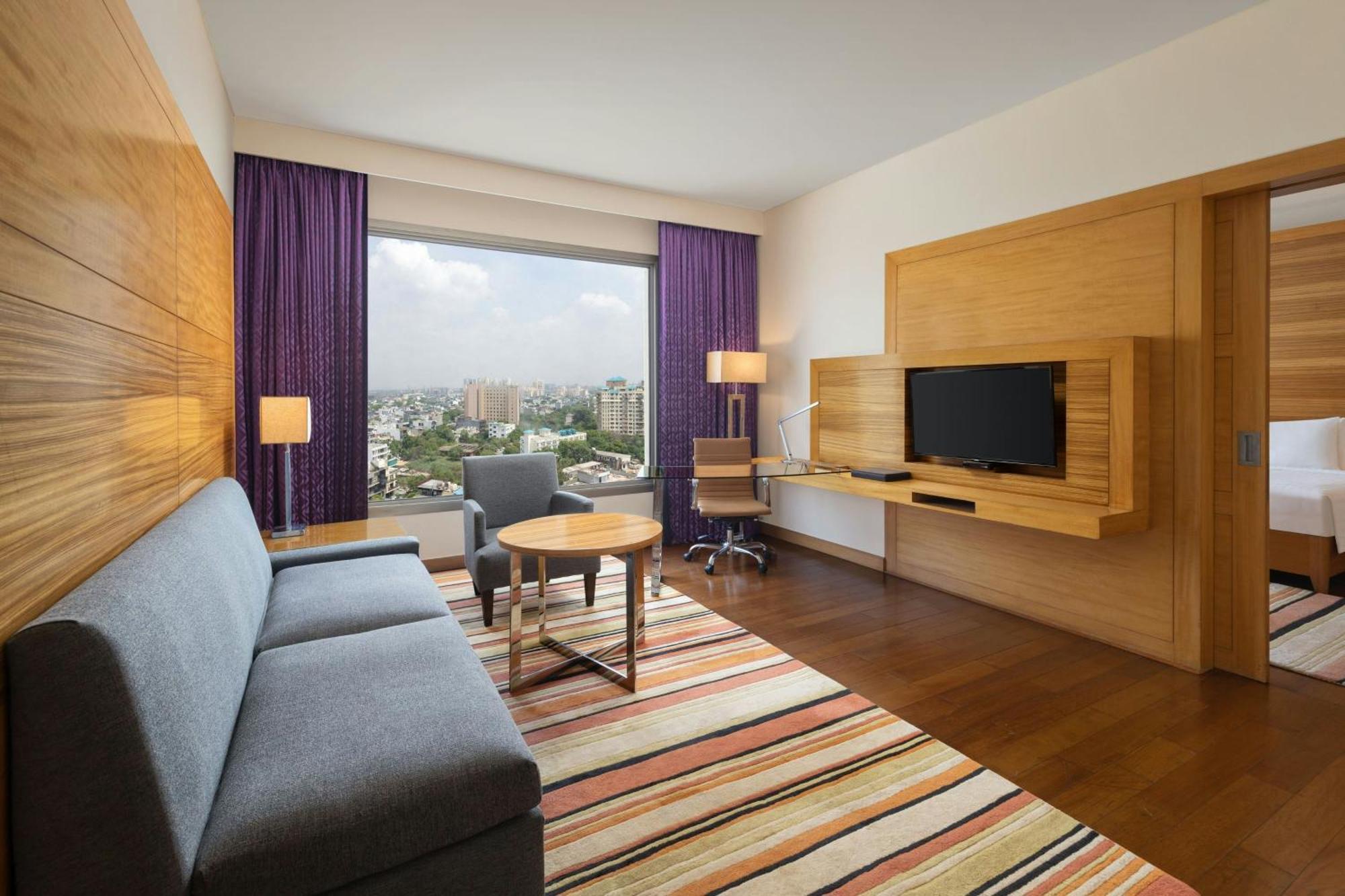 होटल Courtyard By Marriott Gurugram Downtown